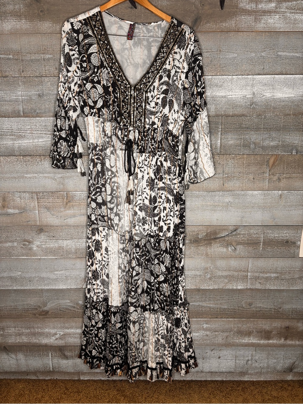 Me 2 Magic Anthropologie Boho festival sequin V-Neck paisley printed Maxi Dress